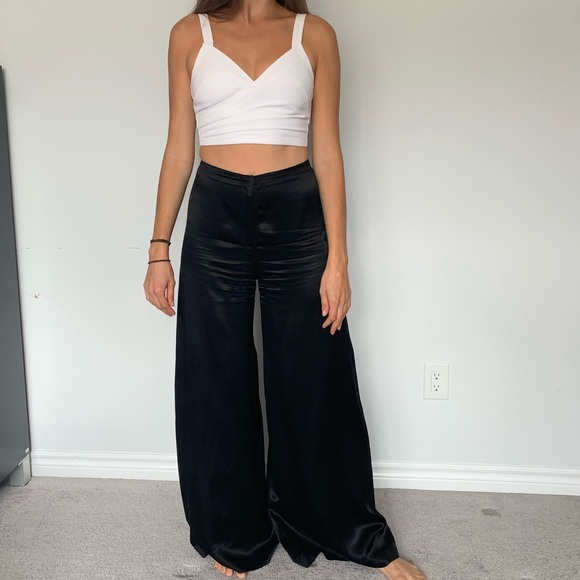 Aritzia white crop top (Talula) - Picture 5 of 8
